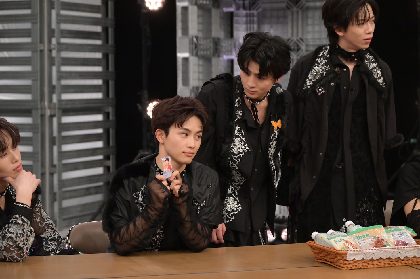 超特急「トレタリ」と“腸特急”Fibeeのコラボが実現！歌収録のワンシーン切り取るCMが完成