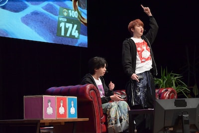 勝利を喜ぶユーキ（超特急）。