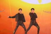 東方神起。「SMTOWN LIVE 2025-26 in FUKUOKA」より。