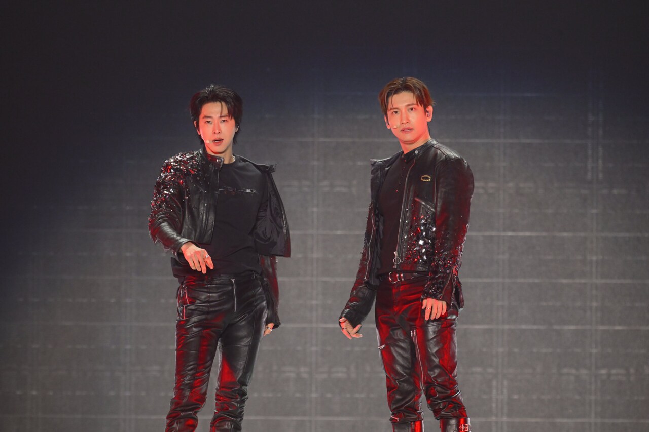 東方神起。「SMTOWN LIVE 2025-26 in FUKUOKA」より。 [画像ギャラリー
