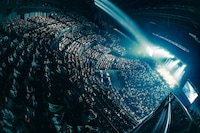 「iri 10th Anniversary LIVE "Episode.0"」東京・東京ガーデンシアター公演より。（撮影：田中聖太郎）