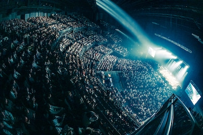 「iri 10th Anniversary LIVE "Episode.0"」東京・東京ガーデンシアター公演より。（撮影：田中聖太郎）