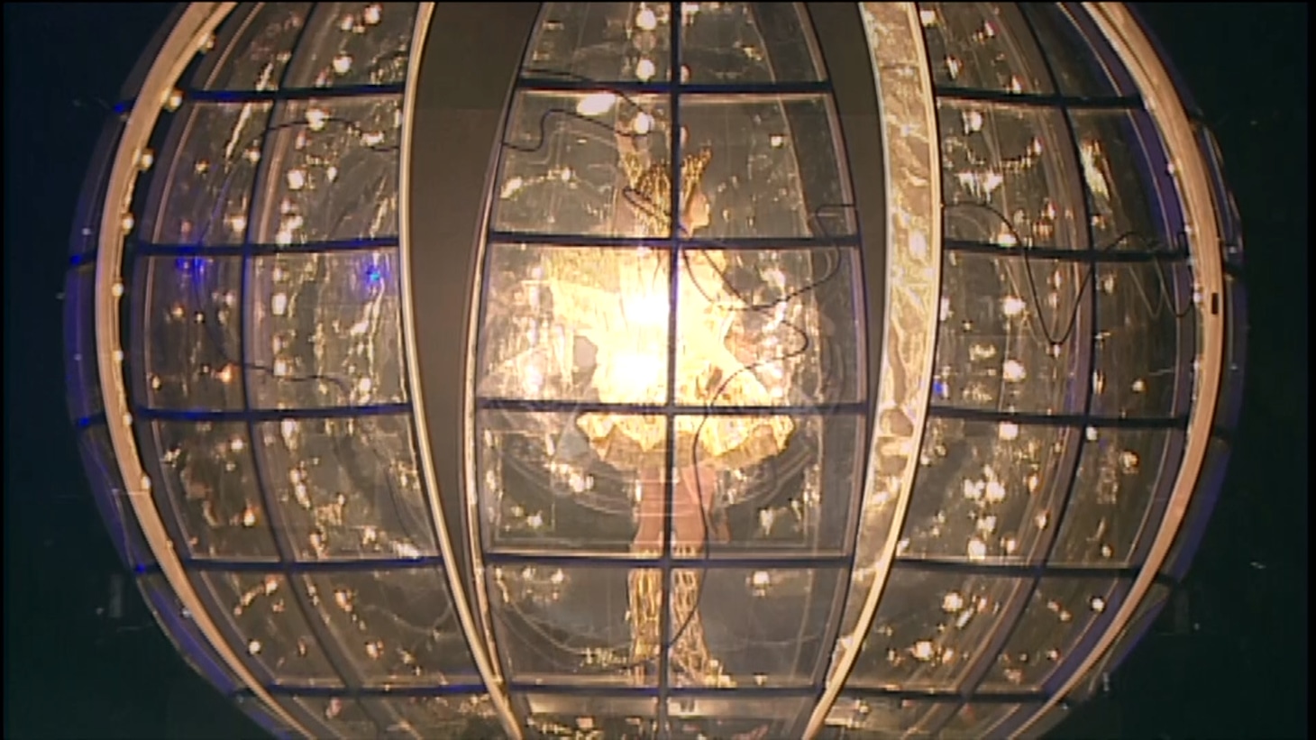 浜崎あゆみ「evolution」リリックビデオより。