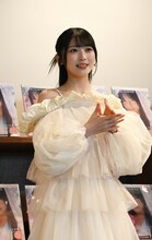 写真集について語る佐藤綺星。