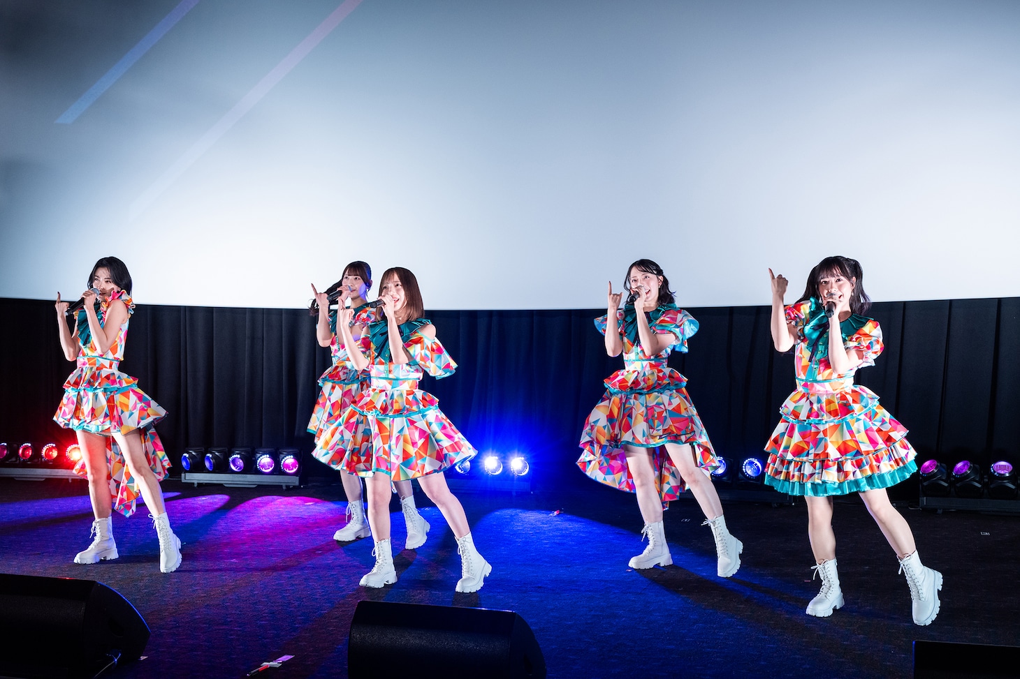 パフォーマンスを披露するハッピー☆ファンファーレ。