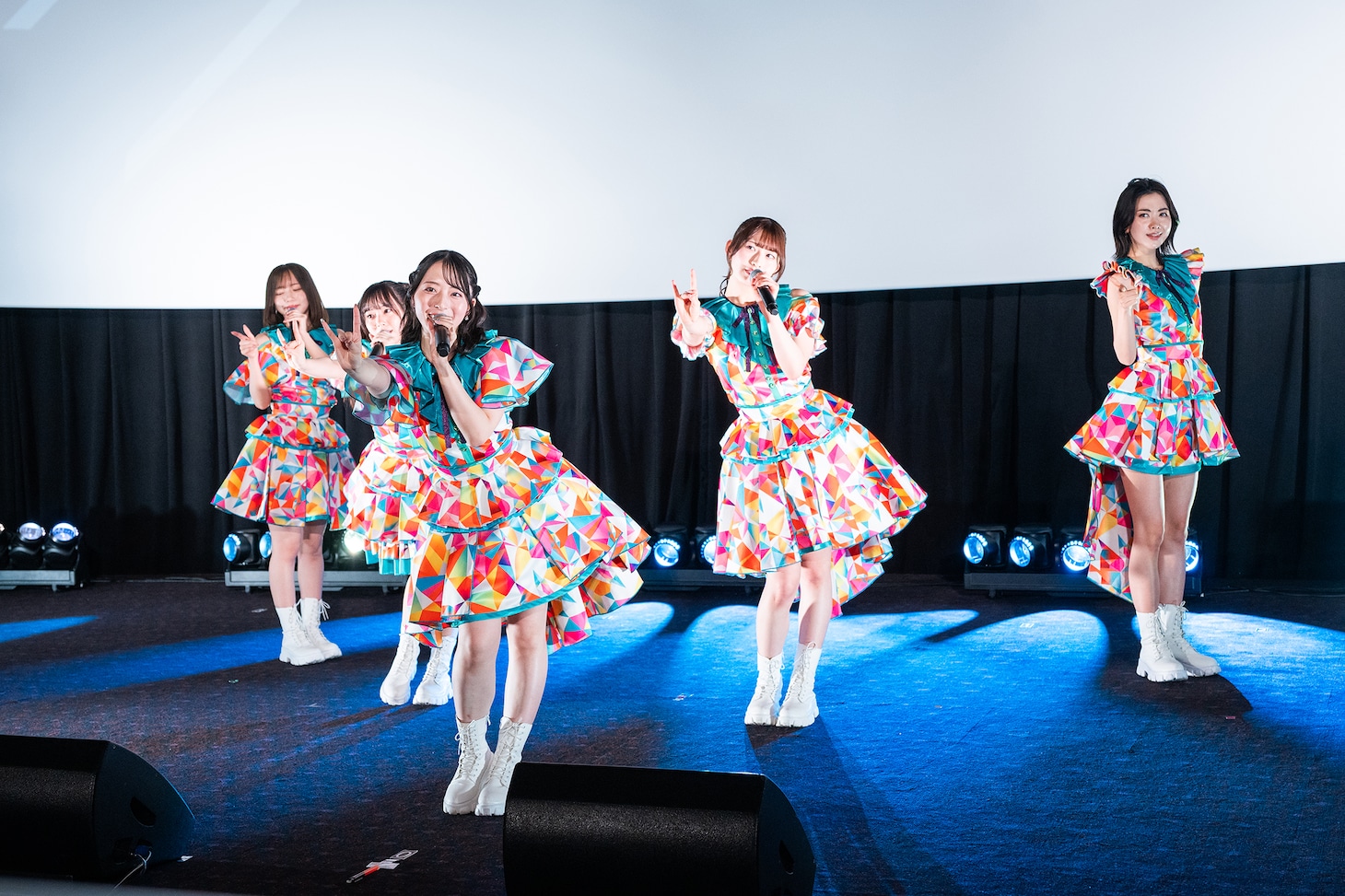 パフォーマンスを披露するハッピー☆ファンファーレ。