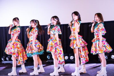 パフォーマンスを披露するハッピー☆ファンファーレ。