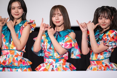 左から大谷梨紗（小川未祐）、山岡真衣（齊藤京子）、清水菜々香（仲村悠菜）。