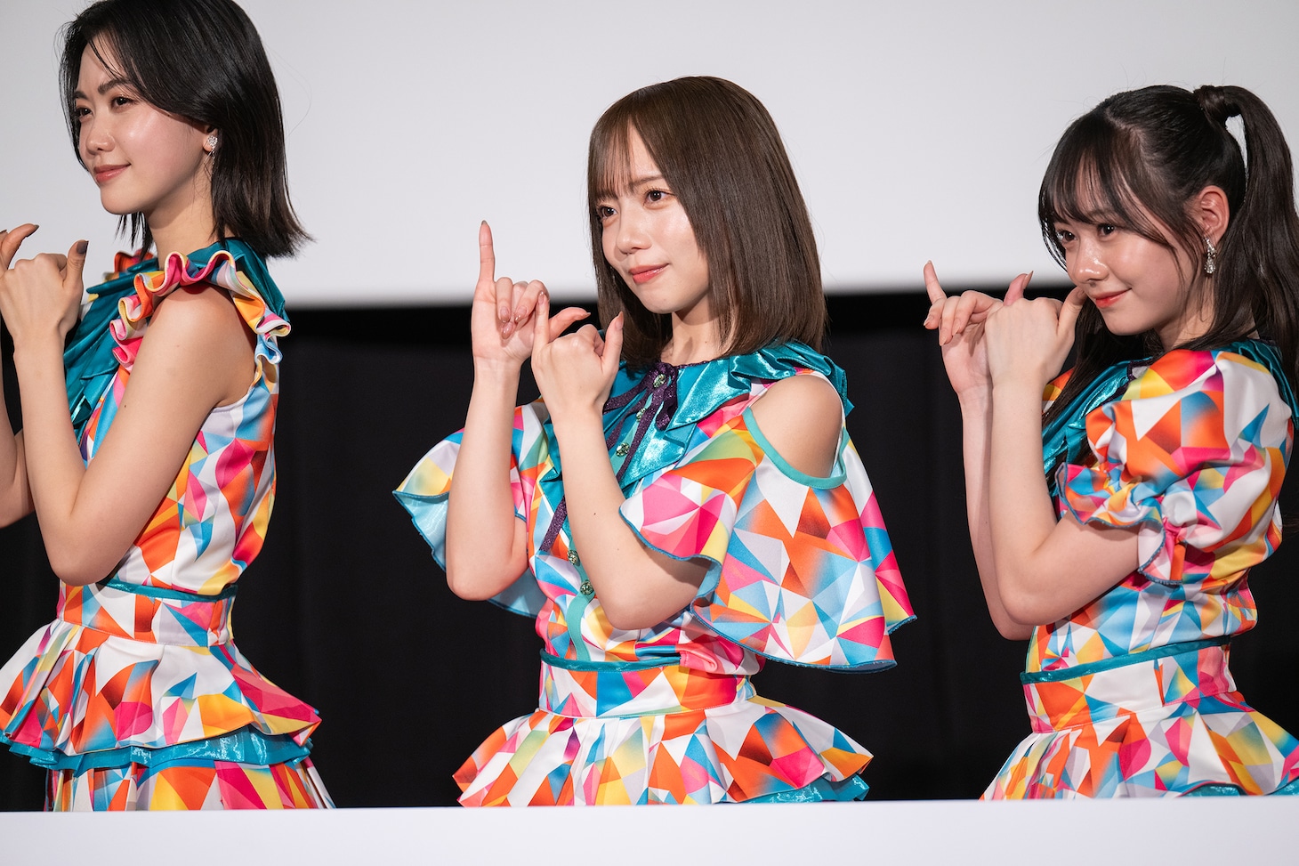 左から大谷梨紗（小川未祐）、山岡真衣（齊藤京子）、清水菜々香（仲村悠菜）。