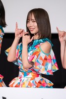 アイドル山岡真衣としてひさびさのライブパフォーマンスを披露した齊藤京子。