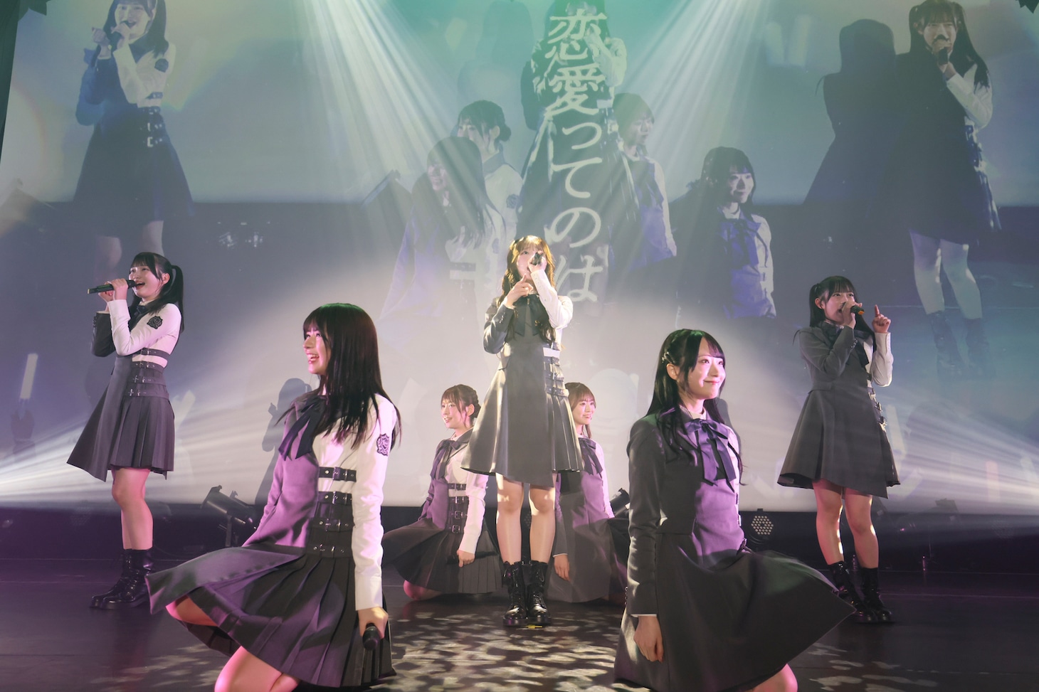 「好きだよとどっちが先に言うのか？」パフォーマンス時の様子。