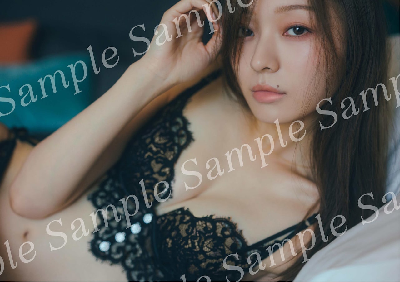 乃木坂46梅澤美波が写真集発売日に生配信、ダブル特典のポスター＆ステッカーシート公開