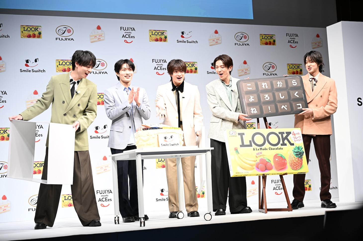 ACEesが不二家キャラクターに就任、作間龍斗はお祝いの巨大ケーキの作り方が気になる