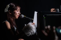 自ら影ナレを務める真山りか。