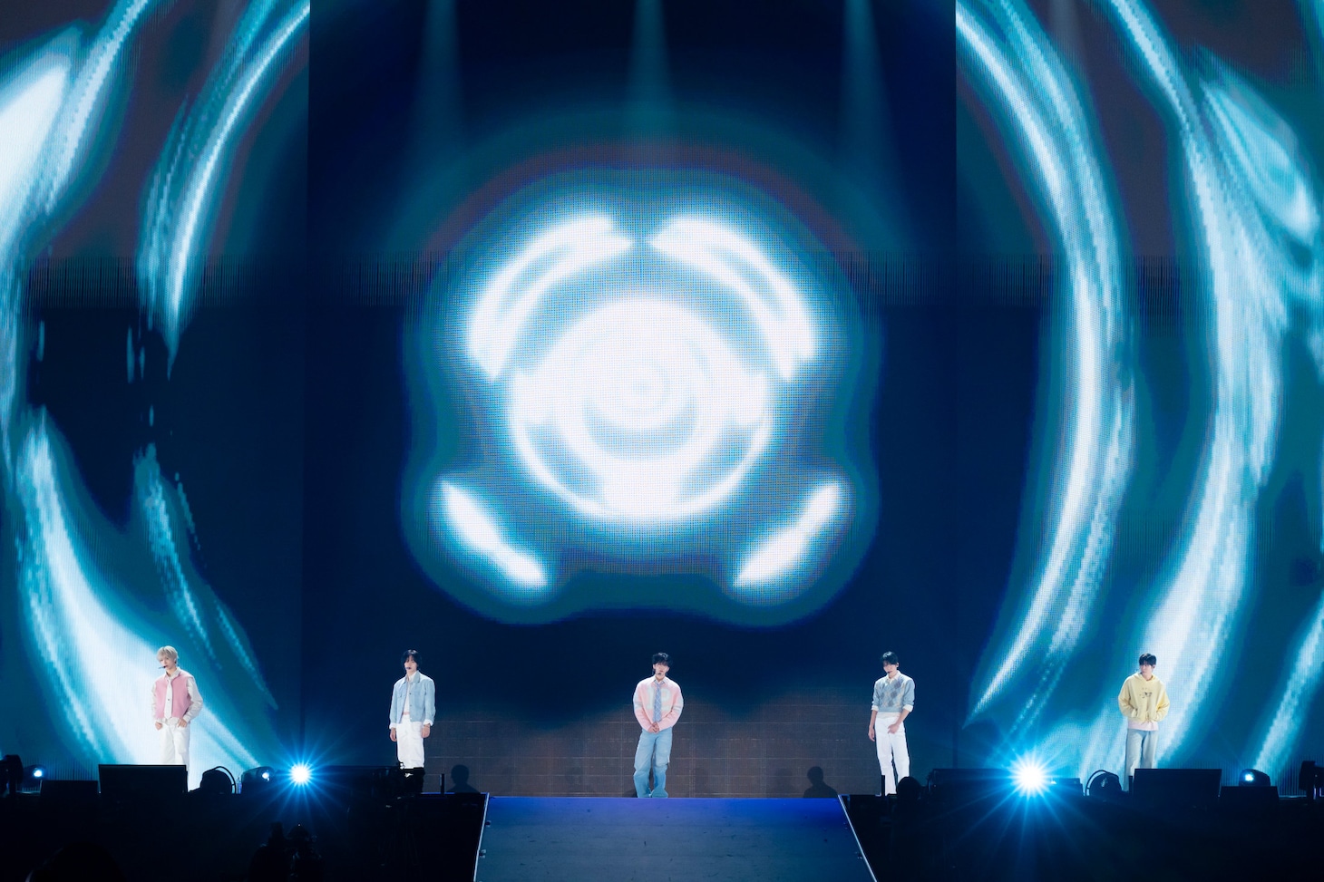 「Soda Pop」をカバーしたNCT DREAMのジェミン＆チソン、RIIZEのウォンビン＆ウンソク、NCT WISHのシオン。「SMTOWN LIVE 2025-26 in FUKUOKA」より。