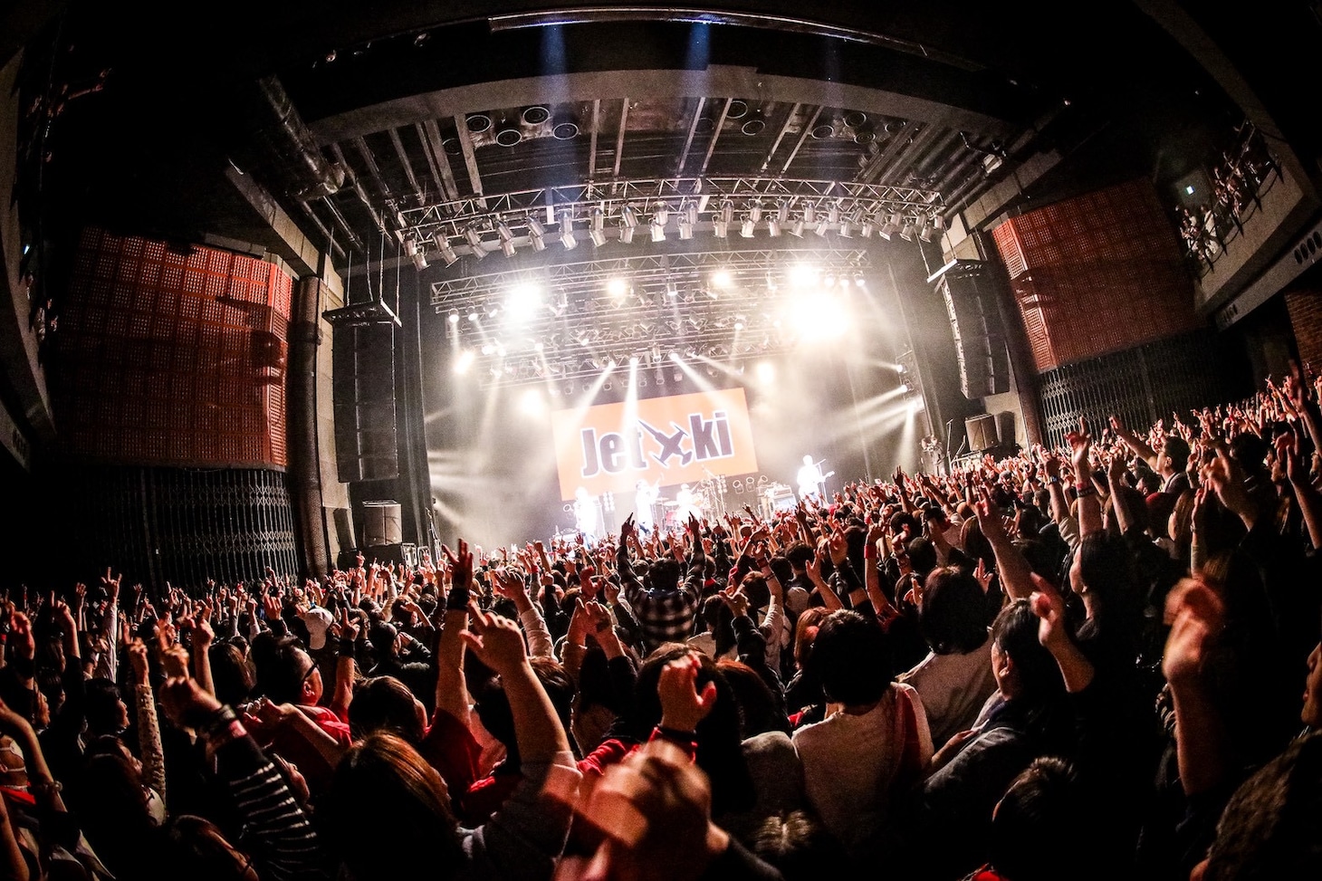 ジェット機のライブの様子。（撮影：根本風太）