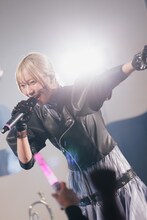 栞音（Vo / CiON）（撮影：ヨシモリユウナ）