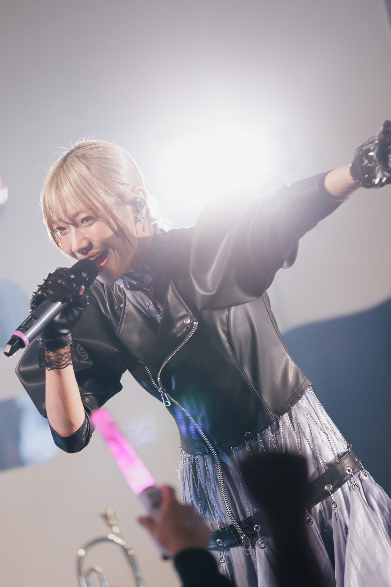 栞音（Vo / CiON）（撮影：ヨシモリユウナ）