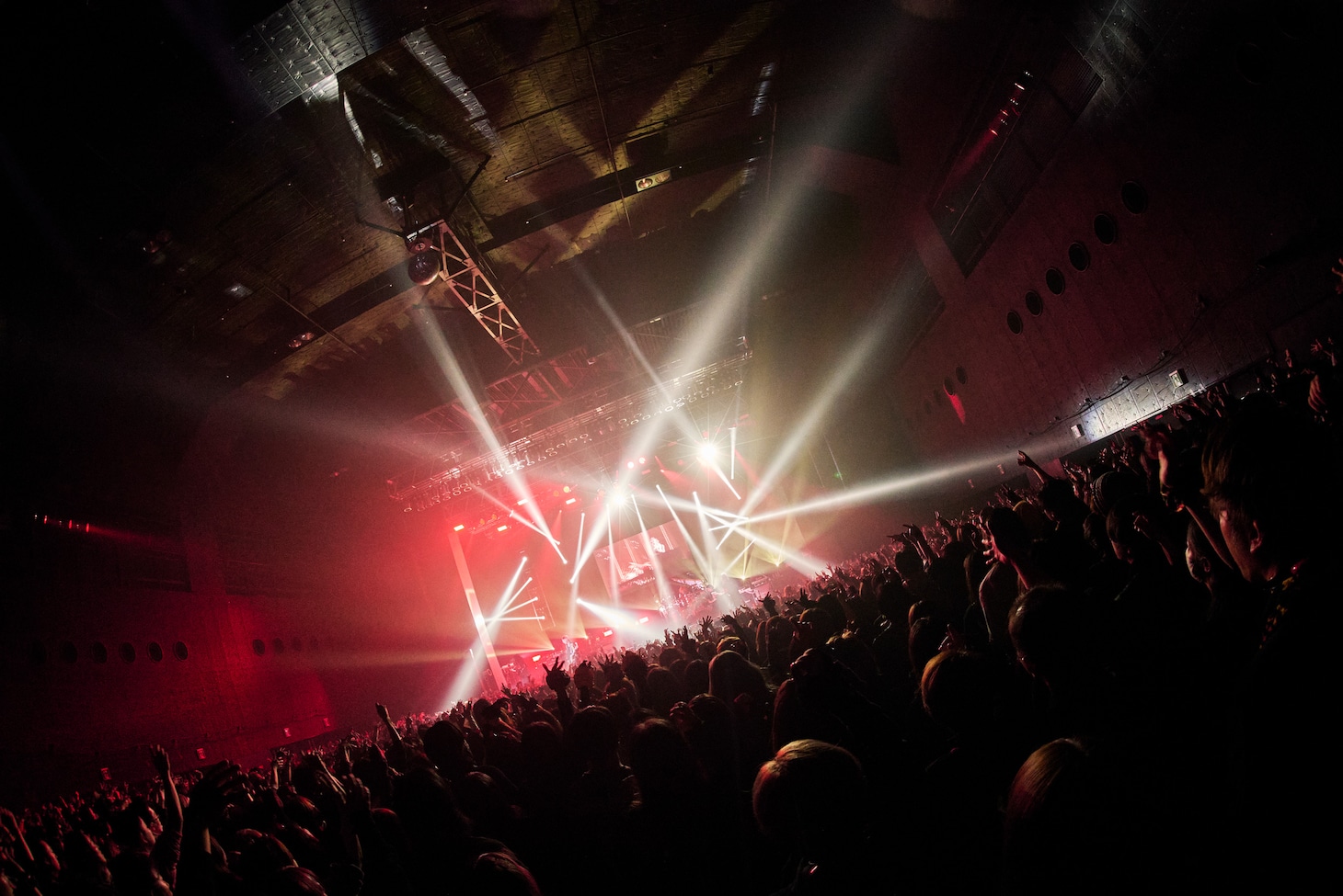 「Acid Black Cherry FILM LIVE tour FINAL feat. ABC BAND」Zepp DiverCity（TOKYO）公演の様子。（Photo by Akira "TERU" Sugihara）