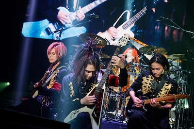 「Acid Black Cherry FILM LIVE tour FINAL feat. ABC BAND」Zepp DiverCity（TOKYO）公演の様子。（Photo by Akira "TERU" Sugihara）