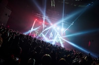 「Acid Black Cherry FILM LIVE tour FINAL feat. ABC BAND」Zepp DiverCity（TOKYO）公演の様子。（Photo by Akira "TERU" Sugihara）