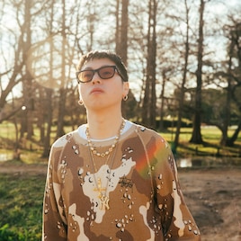 DJ YENが新曲「ゆうしゃのつるぎ」リリース、客演に広島県発のラッパーJINJIと大阪在住のさよグ