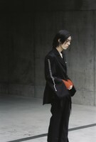 「MIKAGE SHIN」26AWコレクションのルックモデルに起用された松田歩（離婚伝説）。