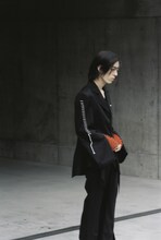 「MIKAGE SHIN」26AWコレクションのルックモデルに起用された松田歩（離婚伝説）。