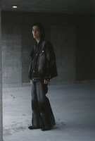 「MIKAGE SHIN」26AWコレクションのルックモデルに起用された松田歩（離婚伝説）。