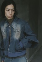 「MIKAGE SHIN」26AWコレクションのルックモデルに起用された松田歩（離婚伝説）。