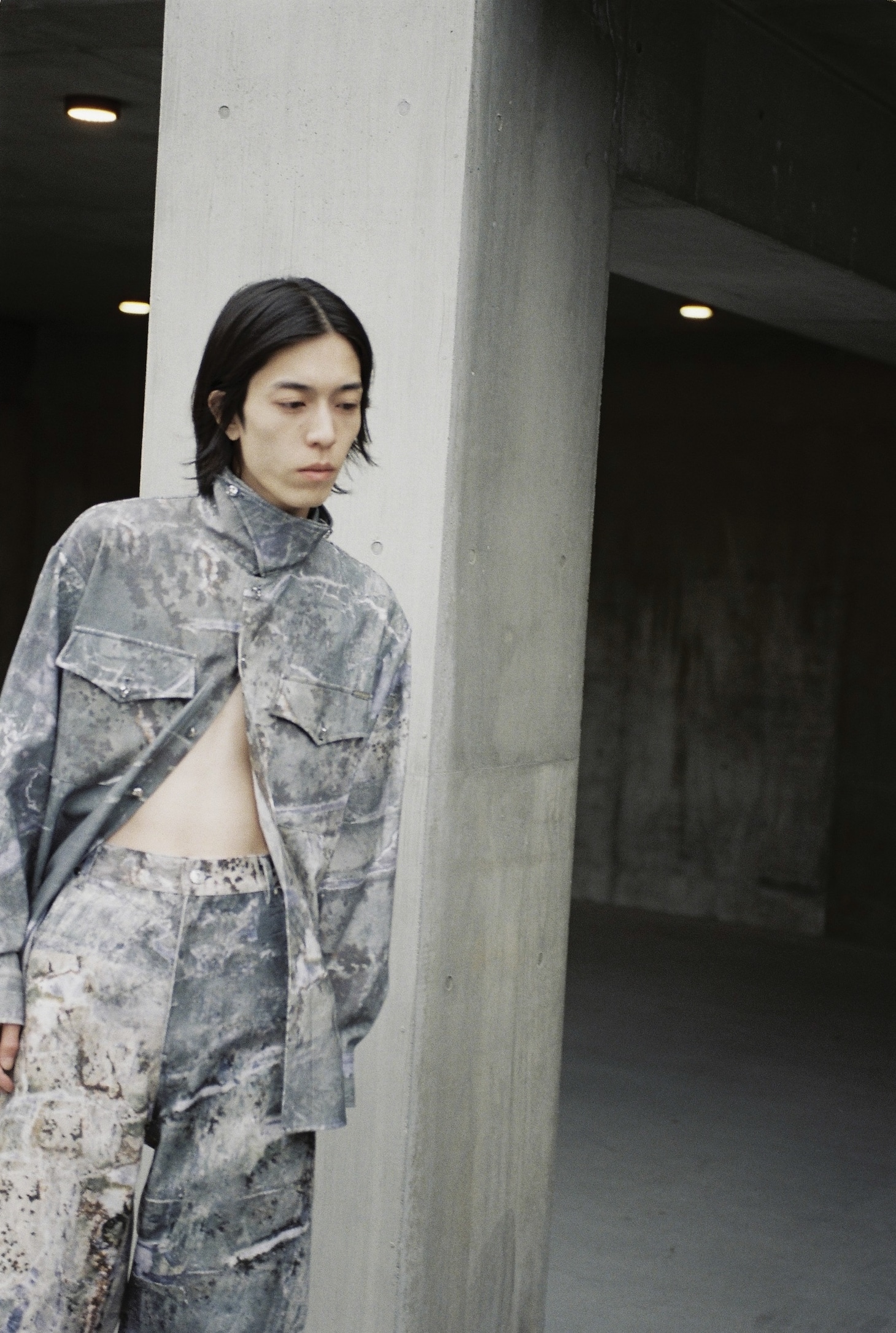 「MIKAGE SHIN」26AWコレクションのルックモデルに起用された松田歩（離婚伝説）。