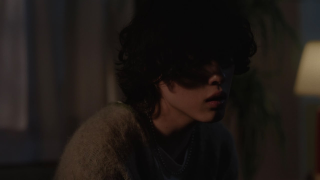 OSHIKIKEIGOが静と動を表現、「インスタントナイト」ミュージックビデオ公開