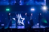 STARGLOW「Moonchaser」パフォーマンスの様子。（撮影：川島伸一、幸田昌之）