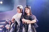 左から、fishbowlの佐佐⽊⼀⼼、⼤⽩桃⼦。（撮影：ヨシモリユウナ）