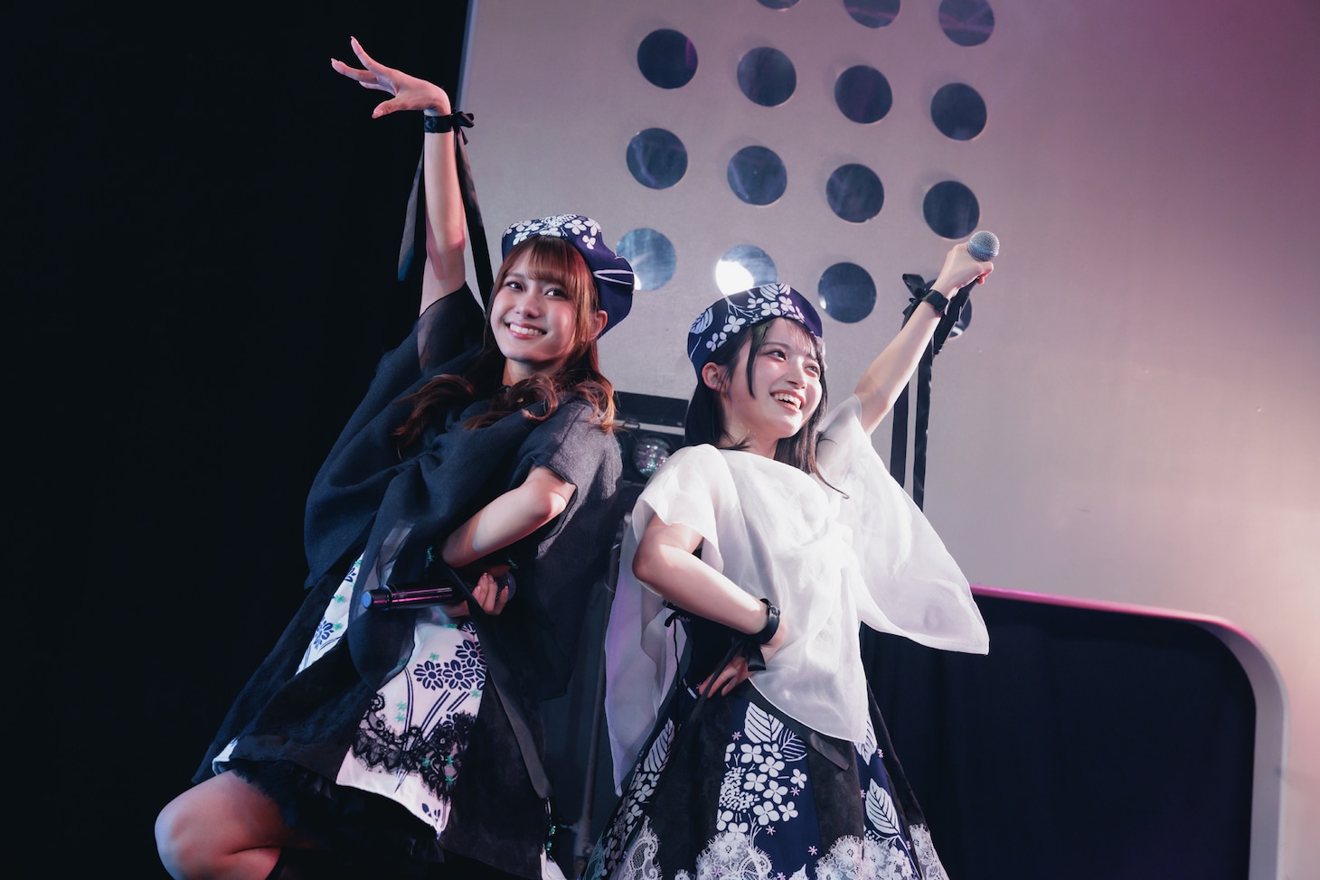 左から、fishbowlの齋藤ザーラチャヒヨニ、吉田柚佳。（撮影：ヨシモリユウナ）