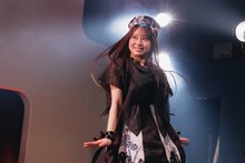 ⼤⽩桃⼦（fishbowl）（撮影：ヨシモリユウナ）