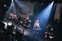 「尻尾」でフロアに迫る勢いのfishbowl。（撮影：ヨシモリユウナ）