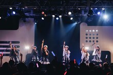 「ライブナタリー “CiON × fishbowl”」fishbowlのステージの様子。（撮影：ヨシモリユウナ）