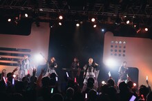 コール＆レスポンスを繰り広げるCiON。（撮影：ヨシモリユウナ）