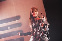 佳子（Alto Sax / CiON）（撮影：ヨシモリユウナ）