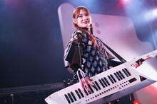 杏実（Pf / CiON）（撮影：ヨシモリユウナ）