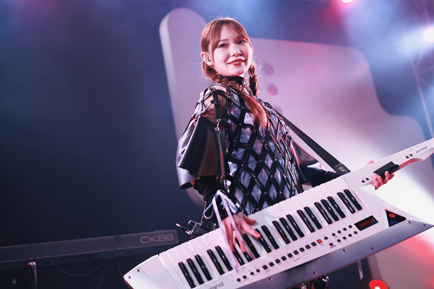 杏実（Pf / CiON）（撮影：ヨシモリユウナ）