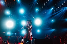 ハナレグミ恒例の「THE MOMENT」終幕、内田也哉子＆中納良恵とのコラボも実現