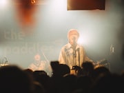 柄須賀皇司（Vo, G）（撮影：オガワタクヤ）