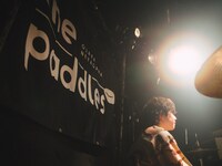 渡邊剣人（Dr）（撮影：オガワタクヤ）