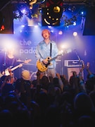 柄須賀皇司（Vo, G）（撮影：オガワタクヤ）