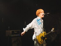 柄須賀皇司（Vo, G）（撮影：オガワタクヤ）