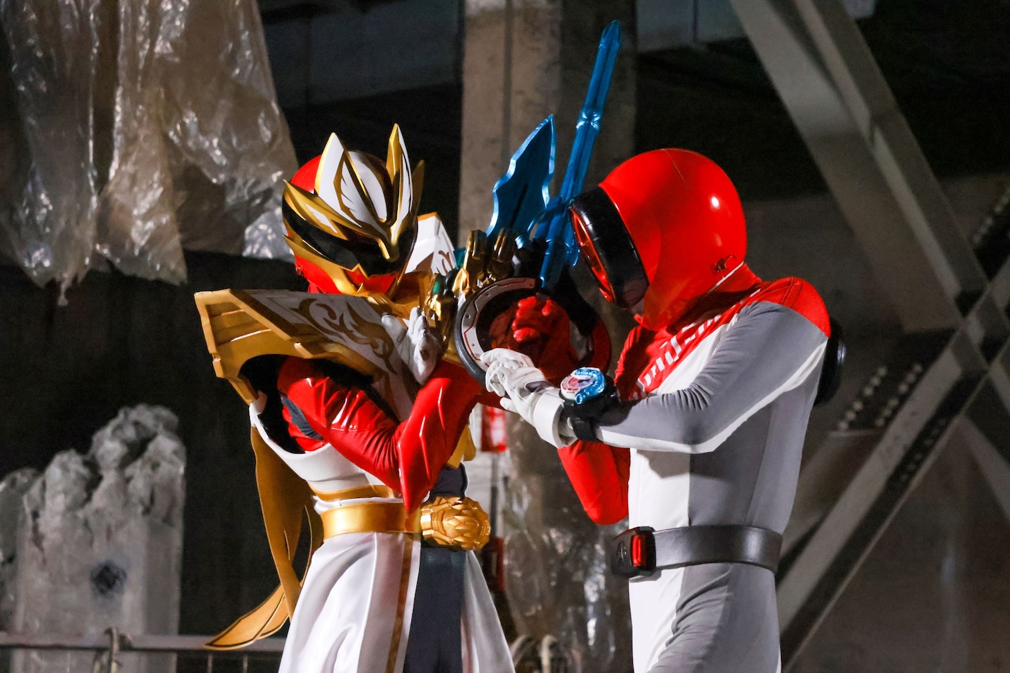 「ナンバーワン戦隊ゴジュウジャー VS ブンブンジャー」のワンシーン。