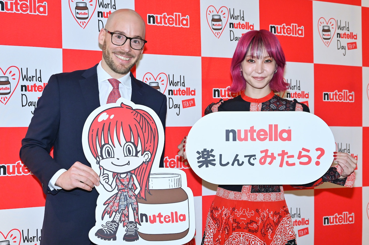 左からトーマス・ピルソン氏、LiSA。