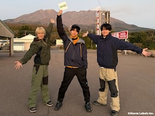 左から元木湧、髙地優吾、大西風雅。©Storm Labels Inc.